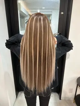 🩵ブリーチ➕カラー➕艶々トリートメント➕エクステ➕カット