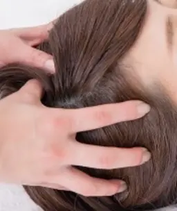 【快眠ドライヘッドマッサージ】ウトウトしている間に柔らか頭皮へ、お顔までスッキリ