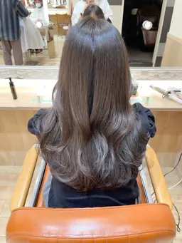 透明感抜群アッシュ・オリーブ🫒✨ブリーチなしダブルカラー＋保湿トリートメント付き♡コテ巻き仕上げ♡