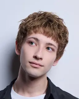 🎨 【平日限定★圧倒的ツヤ髪】メンズカット＋透明感カラー＋トリートメント 🎨