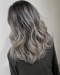 ブリーチ剤を使用したカラーモデル様も募集してます！！