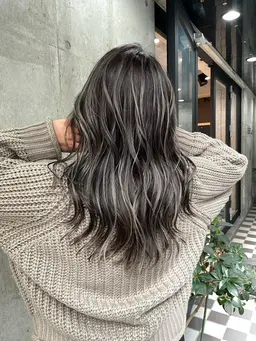 🌈Whiteハイライトカラー🌈【ケアブリーチ2回】コントラストのあるデザインが好きな方はこちらで💁‍♂️