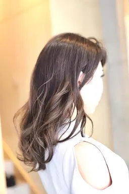 🍃似合わせカット & フリンジハイライツヘアカラー。インナーカラーで3Dカラーの施術でアレンジも可愛く!ブリーチ一回。