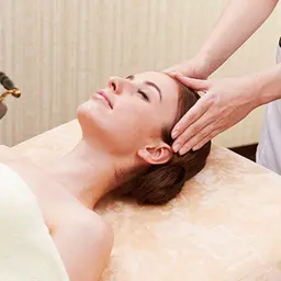 ベーシックコース(顔デコルテまでオイルマッサージ＋肌別対応パック)40分
