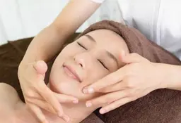 ニードルピーリング50分　　(ニードル剤塗布、血流ケア、デコルテケア、ヘッドケア、フットケア)