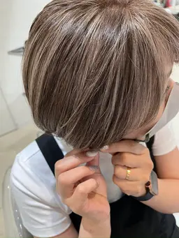 【9月限定価格💄】白髪ぼかしハイライト+お持ち帰りトリートメント付