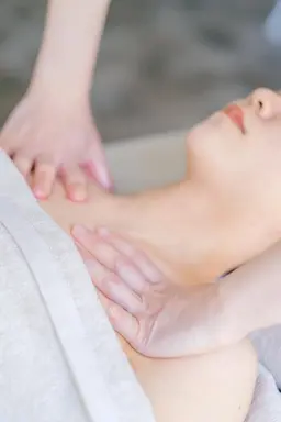 【研修モデル募集】上半身オイルトリートメント120分¥550