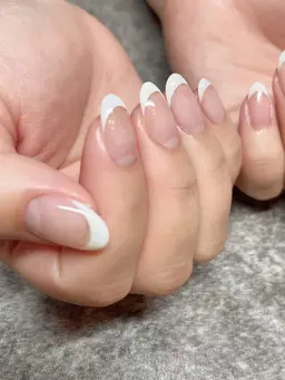 【大人定番の王道】フレンチネイル🩷新規様ジェルオフ無料