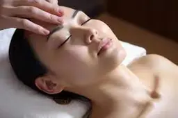 即攻美白・日焼けのあとや、潤い不足、くすみが気になる時におススメ。(更にデコルテマッサージ付き)