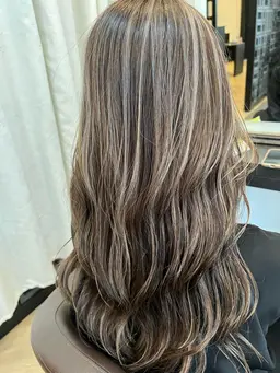 ベージュ限定‼️ ハイライト＋トリートメント