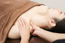 【極上★首肩ほぐし】ヘッドスパ+首肩リンパ+デコルテ60分