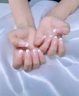 【パラジェル込み✨】💎フレンチネイル💎【オフ有り◎】