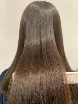 カット＋艶カラー→7000円