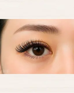 【軽さと濃さの両立が叶う✨】  ボリュームラッシュ 両目360本まで