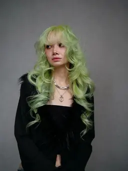 💡学生必見💡【学割】 【表参道】 業界最高峰ケアブリーチカラー+トリートメント 学割最安値クーポン🤍