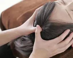 お顔のたるみ、眼精疲労に♪アロマドライヘッドスパ30分