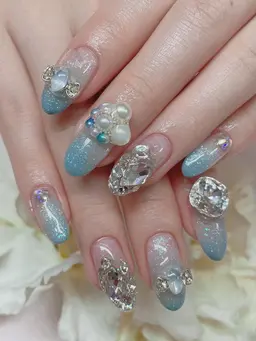 ケア無料、ラインストーンスワロフスキー入れ放題、ジェルネイル