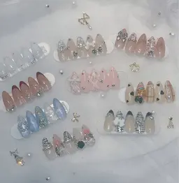 💗12月クリスマス限定💅✨️定額メニュー(コース内のパーツ込み価格)色味変更可能👌🏻 ̖́