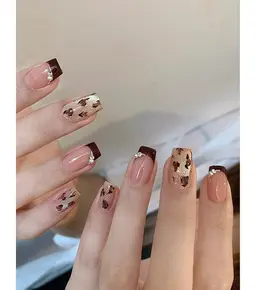 自爪のアートやり放題 ストン20個無料 パーツ別料金 ご新規の方自爪ジェルオフ無料 持ち込みデザイン可