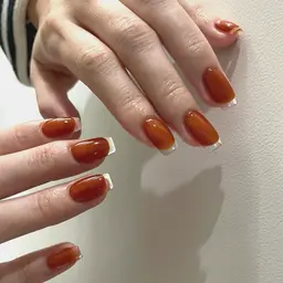 クリアフレンチネイル(爪先がクリアのフレンチネイルです