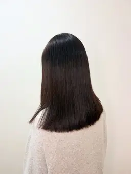 《平日17時​〜​限定メニュー》⭐️ミディアム~ロングカットモデル+ケラスターゼカクテルトリートメント⭐️