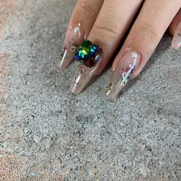 持ち込みデザインアート＋チップ10本長さだし💅🎨(ケア・オフ込)