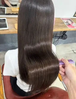 自然なストレートヘアに🤍炭酸スパ付き！カットも必要な方は一緒にできます✨(別途3300円)