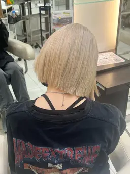 ケアブリーチダブルカラー(全頭ブリーチ)＋似合わせカット✂️💞‼️✨️＃ダブルカラー