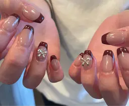 フレンチネイル　ケア込み🩷　　　　　　　　　オフ無