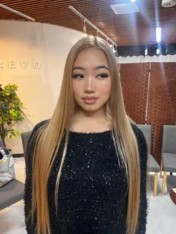 カット+ケアブリーチ+オンカラー🔥