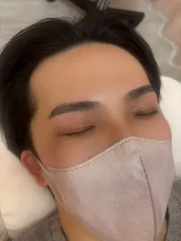 指定時間外の問い合わせご遠慮ください『HBL＋アイブロウwax』眉の癖を改善できるメニューです。