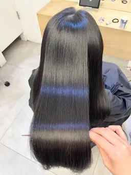 【クセが気になる方へ➿】艶髪ストレート（縮毛矯正）+小顔カット✂️
