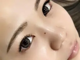 限定🩷(他店オフ込)最高級フラットラッシュ💛140本❣️アイシャンプー付🫧しっかり盛れる本数です☺️