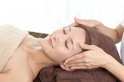 今！！話題の小顔フェイシャル！！　フェイスライン、二重アゴに！！