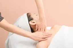 ネックトリートメント付き！【小顔フェイスラインを引き締まった印象に・毛穴ケア】フェイスラインすっきりコース