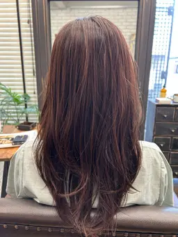 白髪染め✨乾燥している髪に必要な栄養を与え、指通りの良い大人髪カラー😊