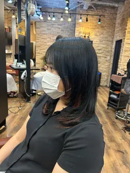 カット+ブリーチ込みインナーカラー