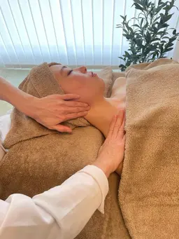 🕊️モニター価格　リフトアップ美容鍼　ショート🕊️