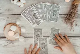 🫧タロット占い🫧　過去、現在、未来を紐解き、カードからの助言をお伝え