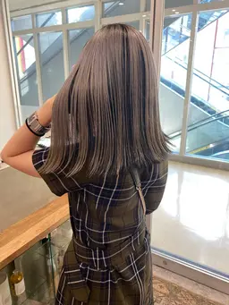 《インナーするならこのメニュー❤️‍🔥》おしゃれなチラッと透明感インナーカラー＋髪質改善Aujuaトリートメント🥹