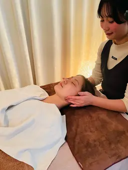 ★超得★小顔＆美白エステ！クレンジング洗顔→ダイヤモンドピーリング吸引→小顔マッサージ→引き締め保湿パック