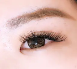 ふわっと濃密🪽ボリュームラッシュ400本まで　軽さ＆モチ◎