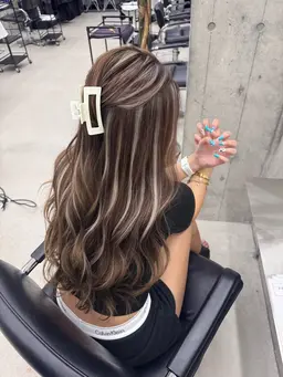 【先着10名様限定❗️】ベースも染める海外風コントラストハイライト👱🏻‍♀️🌺【暗くも明るくもできる】