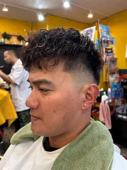 【🇺🇸Men's cut ✖️パーマ🌴】癖のない髪に自然なクセを（カット+パーマ+シャンプー+セット）