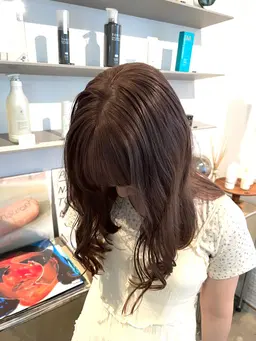 《ブリーチ➕全体カラー》ブリーチを使って髪を明るくしたい方🌷