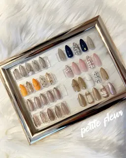 ご新規様‼︎オフ無料✨シンプルコース✨​〜​季節によってデザインが変わるサンプル​〜​からorパーツ、ミラー乗せ放題✨