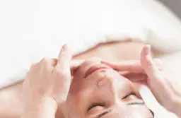 人気NO.3【12月8:30限定】今年の疲れを癒してぐっすり眠れる体へ極上全身リンパ整体×快眠ヘッド艶肌小顔フェイシャル