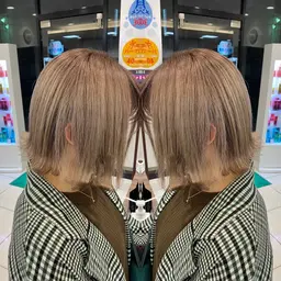 当日⭕️❤️憧れのミルクティーカラー❤️/⭐️緑になったりしない痛くないブリーチ⭐️カットブリーチカラー