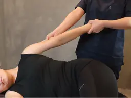 肩こり腰痛姿勢改善整体初回