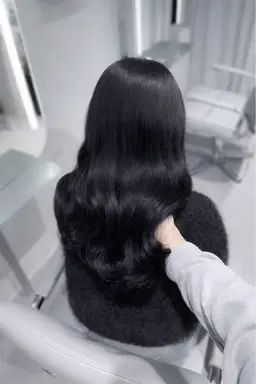 🩶暗髪・黒染め卒業🩶透明感ダークカラー＋うる艶トリートメント¥5500